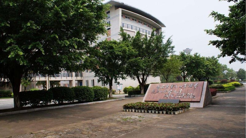 北京电子科技公司品牌对比：技术实力与市场表现解析